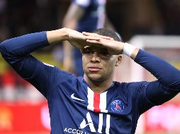 El día de hoy, el PSG reanudó los entrenamientos y ante la negativa, Mbappé fue apartado de sus compañeros para que entrenar con los descartados en la ciudad deportiva del club en Poissy. AFP / ARCHIVO
