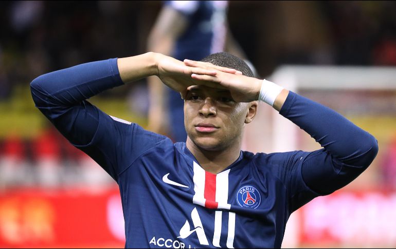 El día de hoy, el PSG reanudó los entrenamientos y ante la negativa, Mbappé fue apartado de sus compañeros para que entrenar con los descartados en la ciudad deportiva del club en Poissy. AFP / ARCHIVO