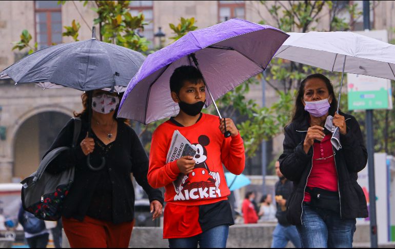 No guardes el paraguas, habrá fuertes lluvias por Onda Tropical 20 en estos estados