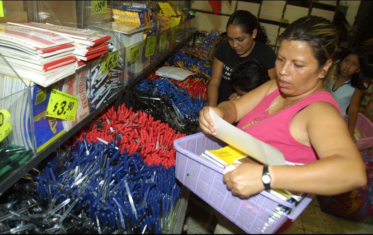 Profeco revela cuáles son las mejores plumas de tinta azul para comprar este regreso a clases. EL INFORMADOR/ ARCHIVO.
