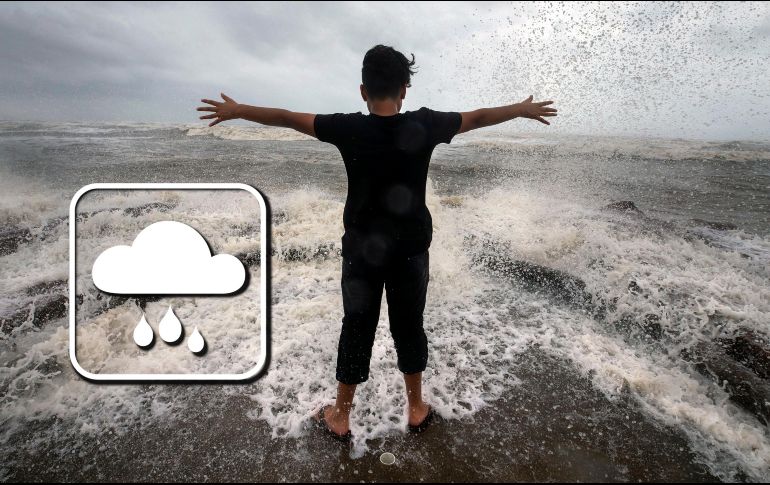 Una serie de fenómenos que suceden en el territorio nacional provocará lluvias fuertes para 11 estados, según informó el Servicio Meteorológico Nacional. AP / ARCHIVO