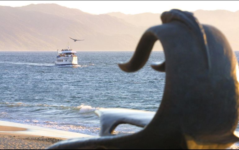 Si estás buscando una playa diferente para vacacionar, atrévete a descubrir Playa Esmeralda, la más bonita de Vallarta. EL INFORMADOR/ARCHIVO.