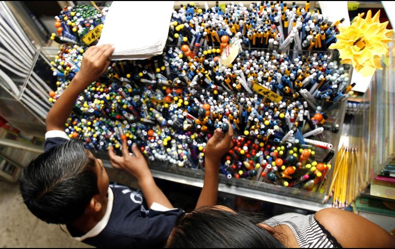 La Profeco ha analizado cuál es la mejor marca de pluma para este regeso a clases. EL INFORMADOR/ ARCHIVO.