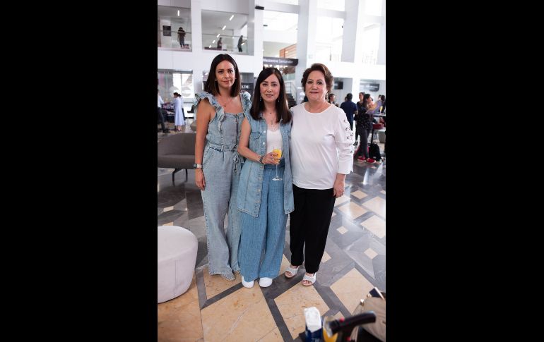 Larissa y Anahí Quezada con Irma Becerra. GENTE BIEN JALISCO/ Claudio Jimeno
