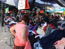 Aventurarse por los tianguis típicos de diferentes barrios representan una alternativa viable para la economía y el medio ambiente. EL INFORMADOR / ARCHIVO