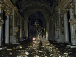 La Catedral de la Transfiguración, fue dañada en un ataque con 19 misiles ocurrido el pasado 23 de julio. AP