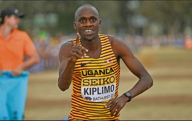 Jacob Kiplimo no estará presente debido a que presentó problemas en el tendón de la corva. AFP/S. Khan