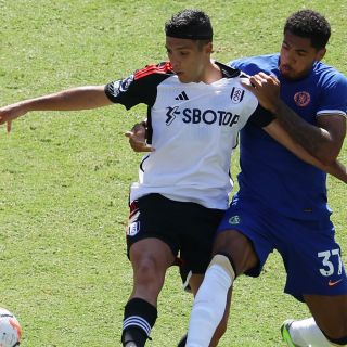 Raúl Jiménez apareció en el "11" inicial en el triunfo del Fulham