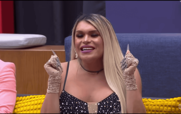 Wendy Guevara recibió las felicitaciones de sus compañeros Poncho, Nicola y Sergio; los cuatro se consagran como los finalistas de 