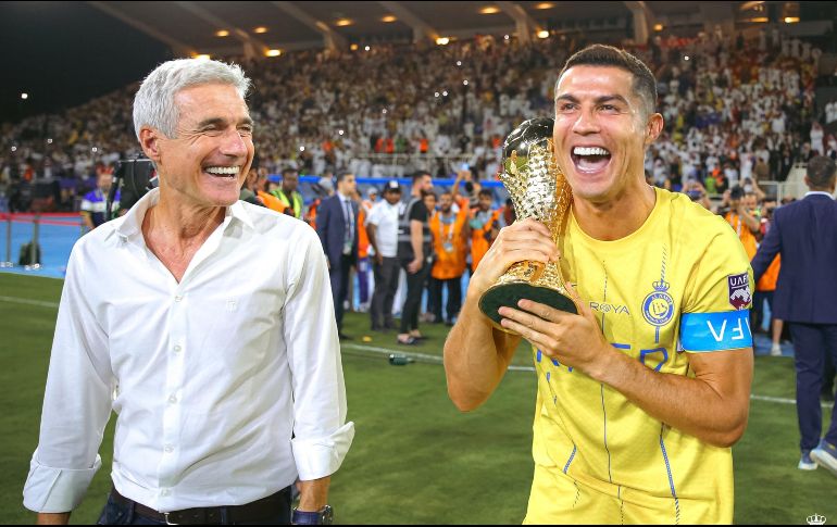 Cristiano Ronaldo levantó su primera título en Arabia Saudita. ESPECIAL/Al Nassr