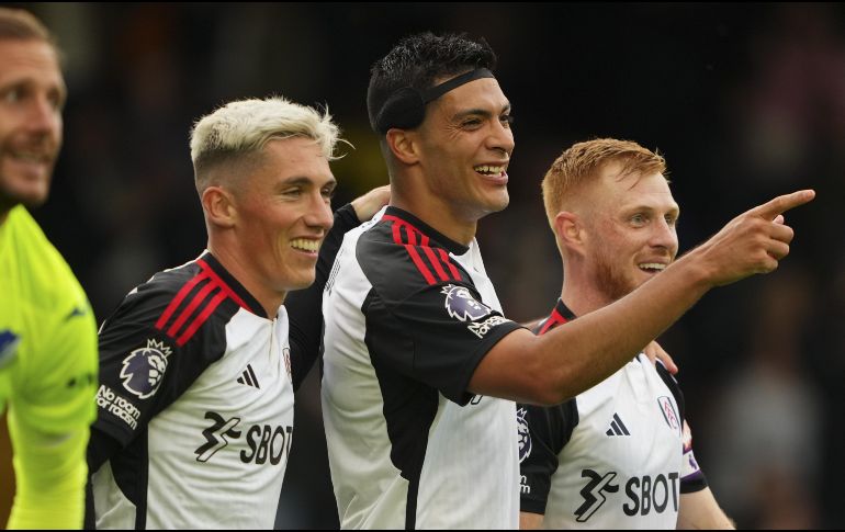 Raúl Jiménez tuvo actividad con su nuevo equipo el Fulham. ESPECIAL/Fulham