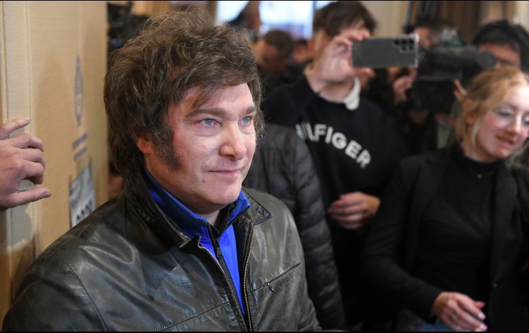 Contabilizado el 81.60% de las mesas de votación, Milei acapara el 30.90% de los votos (6.1 millones de sufragios), dando una sorpresa no pronosticada por las encuestas previas a estos comicios. EFE / E. García