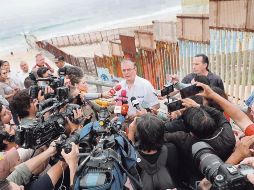 Marcelo Ebrard afirmó que el muro fronterizo “va a caer”. EL UNIVERSAL