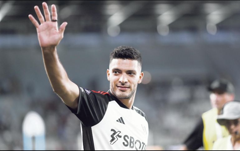 Raúl Jiménez fue titular con el Fulham en el arranque de la Premier League. AFP