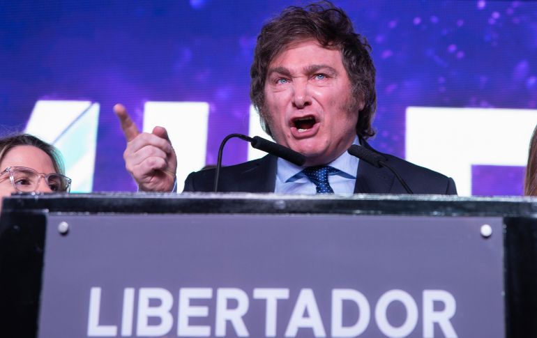 Entre otras cosas, Javier Milei está a favor de la libre portación de armas y de la venta de órganos y en contra del aborto. EFE / G. Abramovic