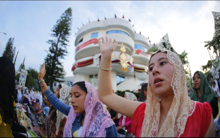 A la Santa Convocación llegaron más feligreses de la Luz del Mundo de los que se esperaban. EFE/F. Guasco