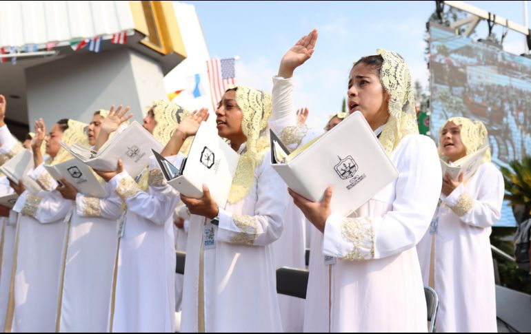 Cánticos y alabanzas se manifiestan durante la Santa Cena de la Luz del Mundo. EL INFORMADOR/H. Figueroa