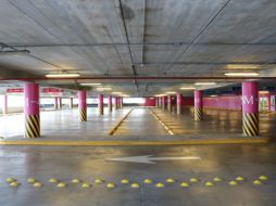 Lo que muchas veces se complica para los ciudadanos es el encontrar un lugar para estacionar el carro, pues a pesar de encontrar algún estacionamiento público donde lo puedas dejar, también se presentan algunos problemas que pueden ser un dolor de cabeza, enojo y estrés extra.  Pexels / Jose Espinal