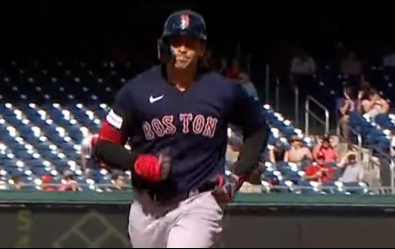 Urías logró el primer grand slam de su carrera en la Major League Baseball. ESPECIAL
