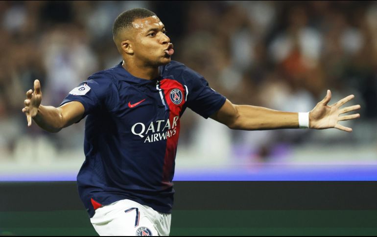Desde los once pasos, Mbappé le dio el empate a su equipo el PSG. EFE