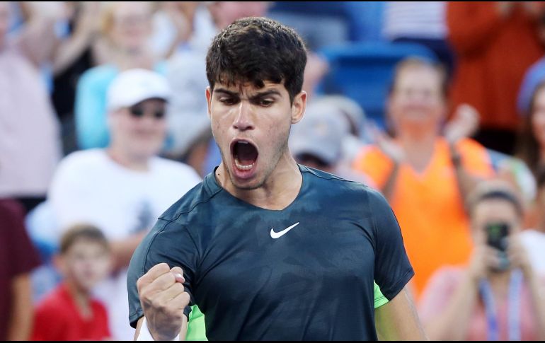 Carlos Alcaraz estuvo a punto de despedirse en sets corridos frente Hubert Hurkacz, pero demostró el por qué es el número uno del mundo. EFE/M. Lyons