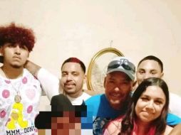 Los muchachos transitaban en un coche Nissan de color negro y placas del Estado de Texas que tampoco ha sido localizado. ESPECIAL