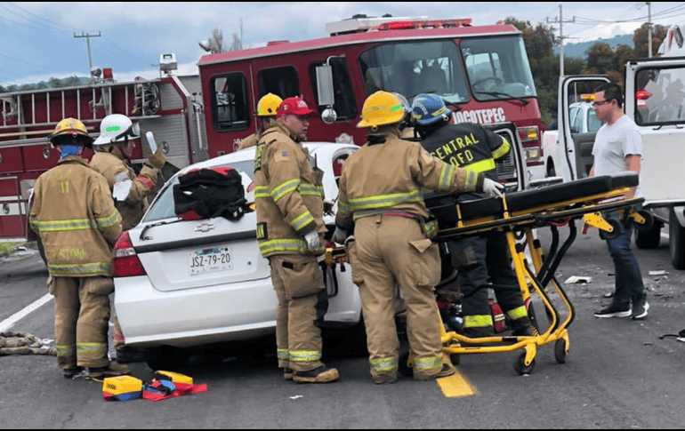 Accidente en carretera Morelia-Guadalajara deja un saldo de siete lesionados. ESPECIAL.