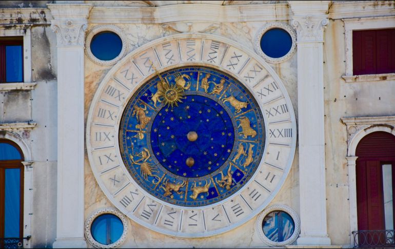 Se ha dicho que la tendencia es que son más infieles las personas cuyo signo tiene por elemento el aire y el fuego. ESPECIAL / Foto de Josh Rangel en Unsplash