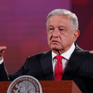 Los medios le dan más espacio a ''la predilecta de la oligarquía'': López Obrador