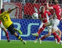 Pineda jugó todos los 90 minutos y Pizarro vivió su segundo partido consecutivo en la banca. EFE/Olivier Matthys