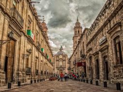 Visitar Morelia es una de las mejores decisiones que cualquier viajero puede hacer, y si quieres viajar a ella pronto, conoce cuánto dinero necesitas para las casetas. Pexels.