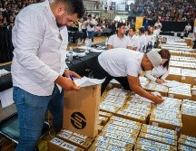 El secretario de Educación, Juan Carlos Flores Miramontes, explicó que los equipos se entregarán a maestras y maestros que desempeñan funciones frente a grupo en escuelas públicas de educación básica en la entidad. CORTESÍA