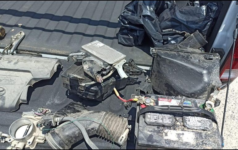 Los policías detuvieron a los hombres que dijeron llamarse Óscar Ernesto “N”, de 40 años; Raúl Antonio “N”, de 49 y Omar Guadalupe “N”, de 28 y los llevaron ante el Ministerio Público. CORTESÍA