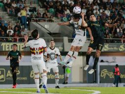 Los melenudos buscaban el liderato, sin embargo, sufrieron una dura derrota. IMAGO7/Humberto Willars