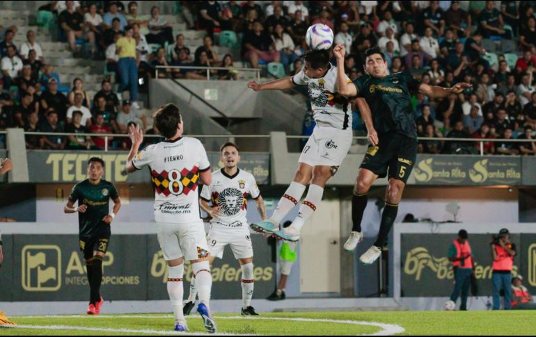 Los melenudos buscaban el liderato, sin embargo, sufrieron una dura derrota. IMAGO7/Humberto Willars