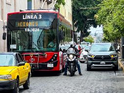 12:33 horas. El viernes pasado, una camioneta en la que iba la diputada Mirelle Montes se estacionó en Independencia. EL INFORMADOR/A. Navarro