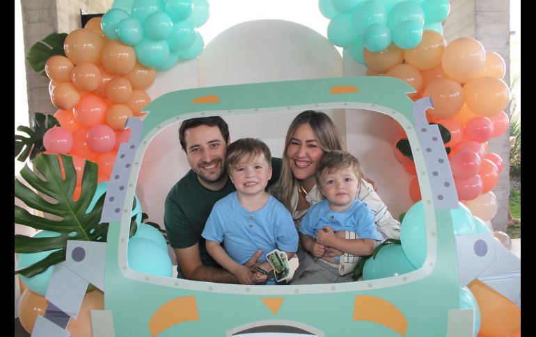 Carlos Moncada, Lucia Orozco, Tiago y Luca Moncada Orozco. GENTE BIEN JALISCO/ Esmeralda Escamilla