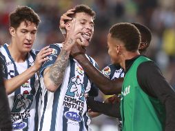 Ilian Hernández tomó el balón que dejó a la deriva Rodrigo Huescas e hizo el gol que valió tres puntos. EFE/D. Martínez