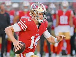Sam Darnold convenció al cuerpo de entrenadores de los 49ers para ser el suplente de Brock Purdy. AFP/L. Elliott
