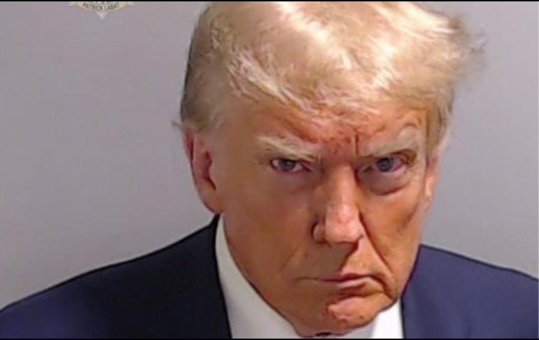 El republicano aparece con gesto serio y frunciendo el ceño, con expresión desafiante. ESPECIAL/Fulton County Sheriff's Office