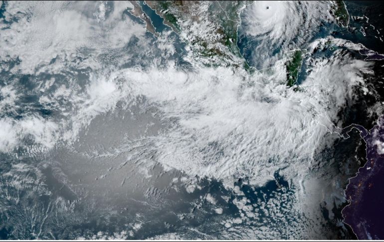 Los especialistas han explicado que el aumento de la humedad en ambos océanos, la inestabilidad en altitudes elevadas de la atmósfera y una zona de baja presión son los factores que contribuyen a la probabilidad de un desarrollo ciclónico. EFE / ARCHIVO