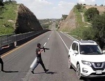En la carretera hacia Lagos de Moreno se presenció un asalto a mano armada. Especial.
