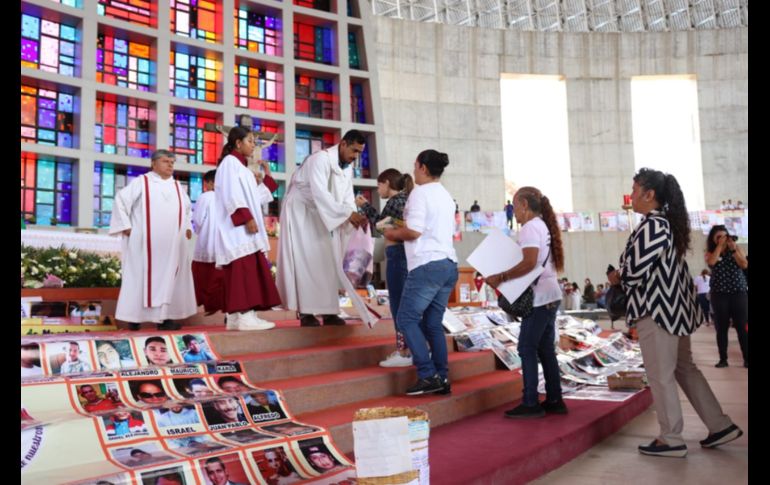 Durante la misa realizada en el Santuario de los Mártires en el marco del Día Internacional de las Víctimas de Desapariciones Forzadas el arzobispo también pidió a las autoridades que busquen dar solución a las familias. EL INFORMADOR / H. Figueroa