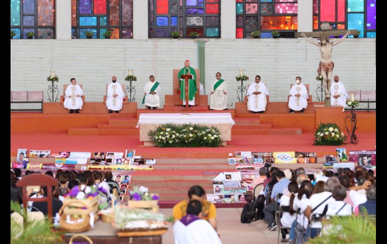 Durante la misa realizada en el Santuario de los Mártires en el marco del Día Internacional de las Víctimas de Desapariciones Forzadas el arzobispo también pidió a las autoridades que busquen dar solución a las familias. EL INFORMADOR / H. Figueroa