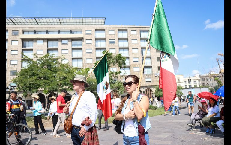 En algunos de los mensajes emitidos desde el kiosco de la Plaza de Armas, los opositores a los libros afirman que estos materiales se aprobaron sin que los programas de estudio estuvieran valorados y oficializados y por lo tanto es ilegal su publicación y edición. EL INFORMADOR / H. Figueroa