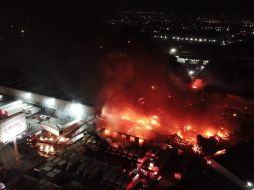 El incendio ocurrió en una bodega de la calle Incalpa en la colonia López Cotilla, dentro del parque Industrial El Bosque II de Tlaquepaque. ESPECIAL / PC Jalisco