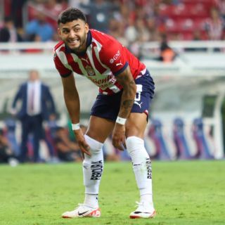 Alexis Vega tendrá este CASTIGO en Chivas tras su expulsión ante Santos