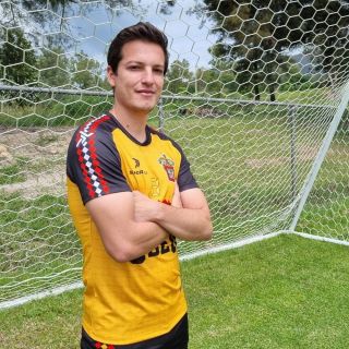 Carlos Fierro quiere “ponerse a mano” con Leones Negros