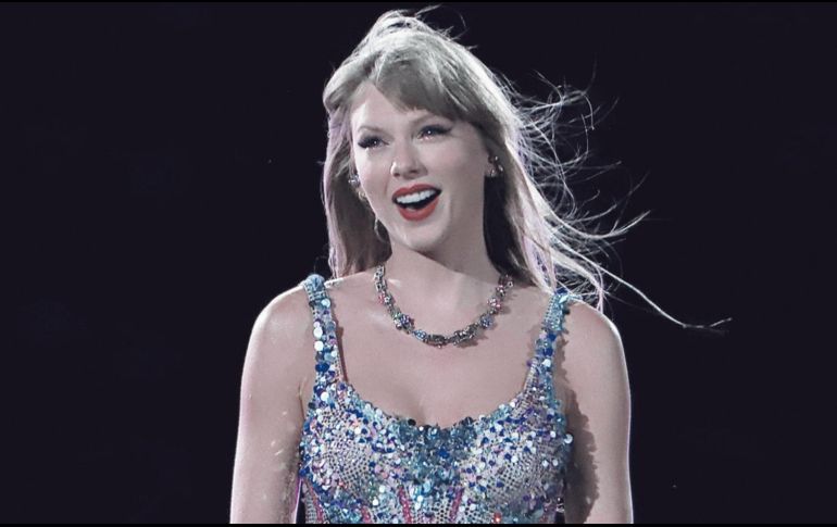 La cantante es captada en el escenario del Foro Sol. EL UNIVERSAL