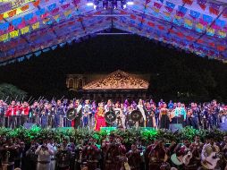 Ante unas mil 700 personas, 200 mariachis nacionales y de otros países ofrecieron un concierto en Plaza de la Liberación como parte del Encuentro Internacional del Mariachi y la Charrería. EL INFORMADOR/H. Figueroa